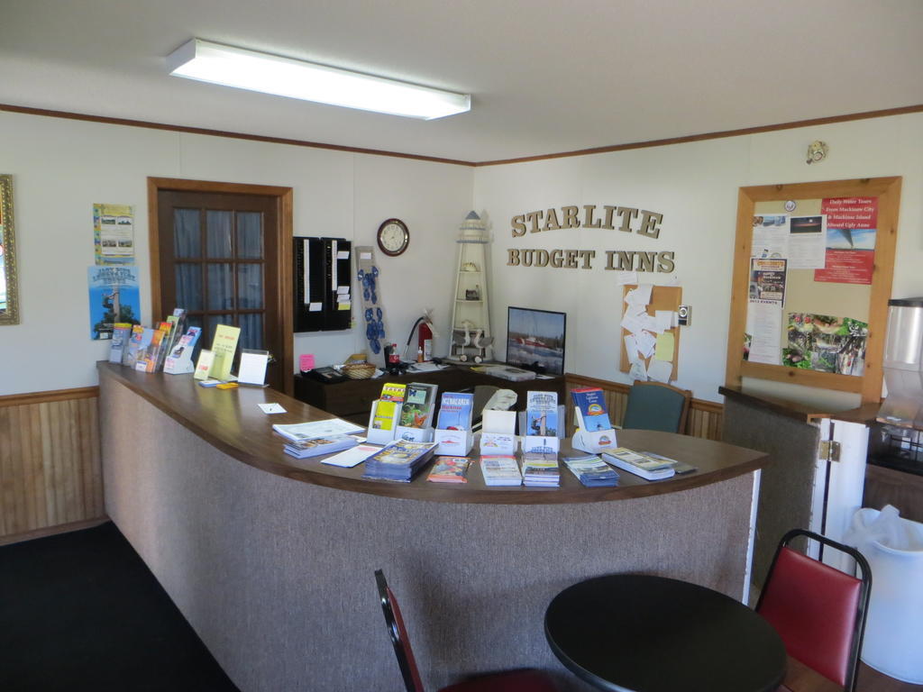 Starlite Budget Inn Mackinaw City Exteriör bild